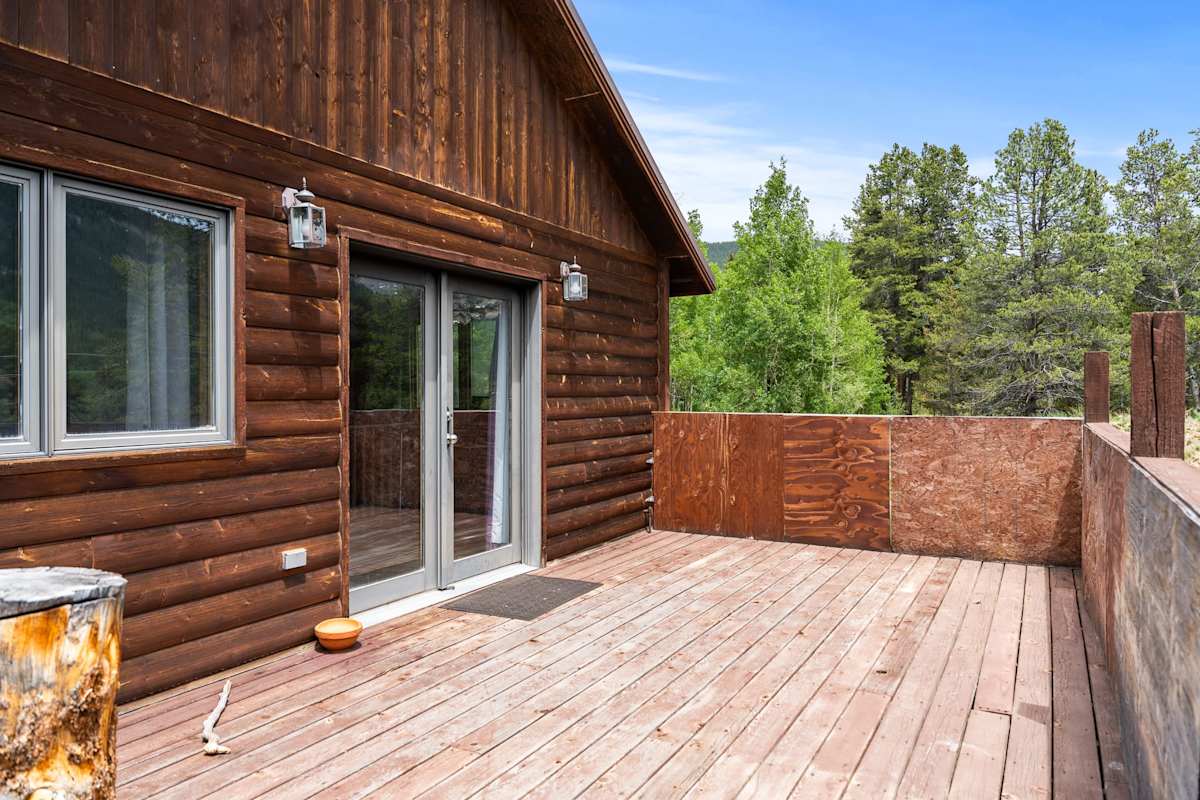 【Mountain View Deck】 The upper-level deck — stargazing, mountain views, the best part of the property
