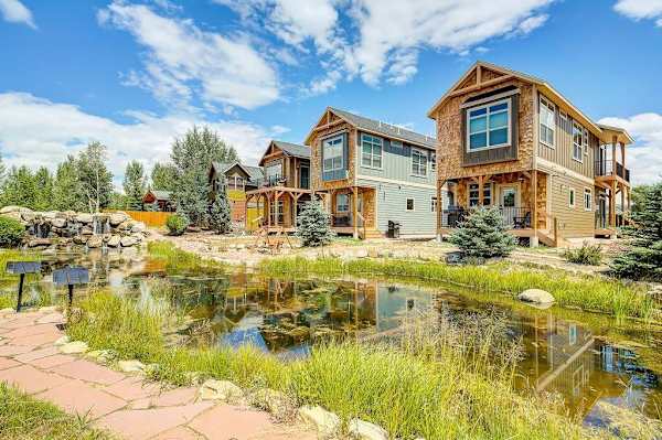 【Exterior】The Cabins at Edgewater — steps from four stocked trout ponds