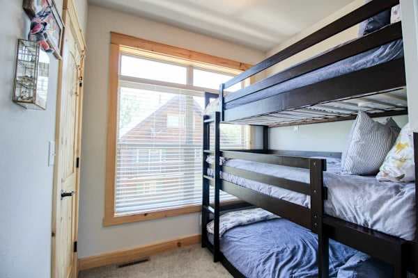 【Bunk Room】Three twin beds — kids, cousins, or the fishing crew