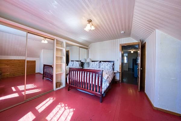 【Bedroom 3】Queen bed — crib available for the littlest guest