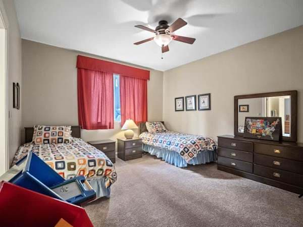 【Master King】King ensuite on main floor — private retreat for one couple