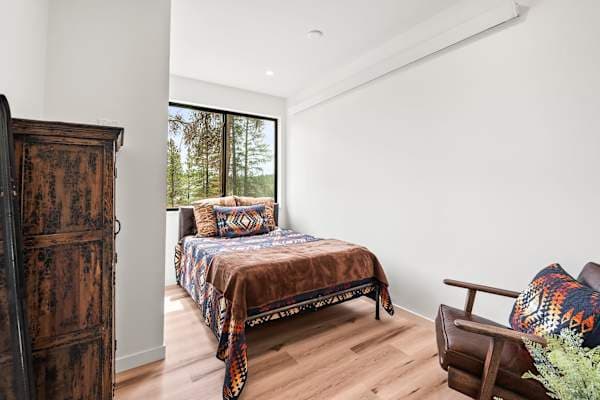 Guest Bedroom - full size bed