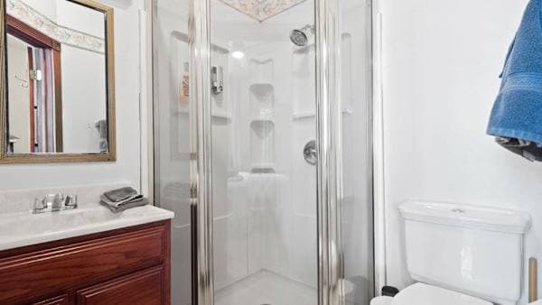 【Private Bath】Yours alone — walk-in shower, fresh towels