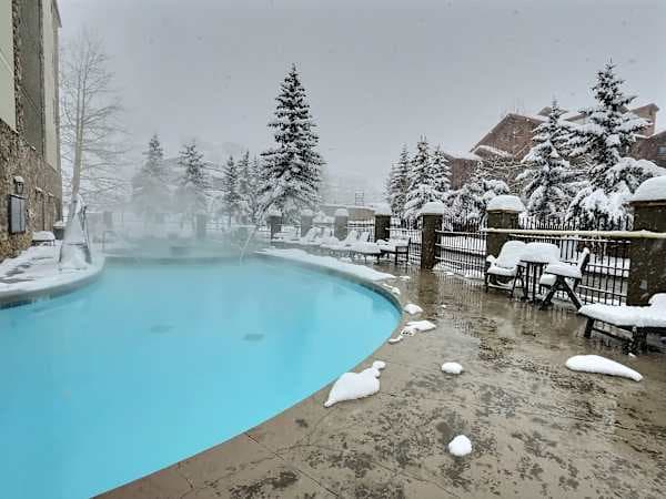 【Hot Tub】Steam rising on a snowy night — soak after the slopes