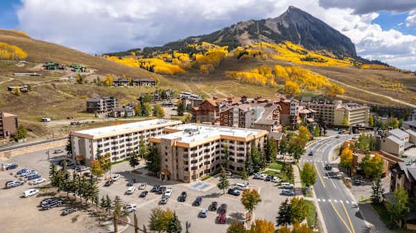 【Grand Lodge】100 yards from the lifts — closest value building at CBMR