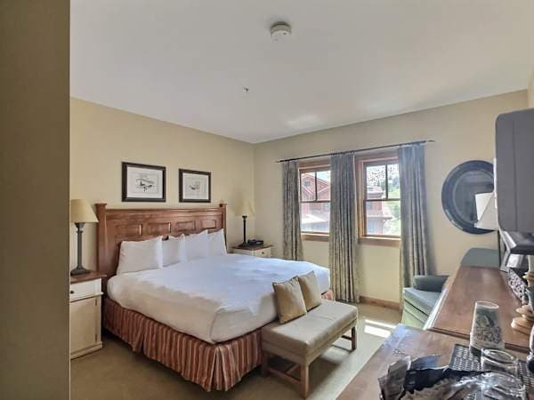 2nd King Bedroom with Ensuite Bath | Listed with @BookTraverse