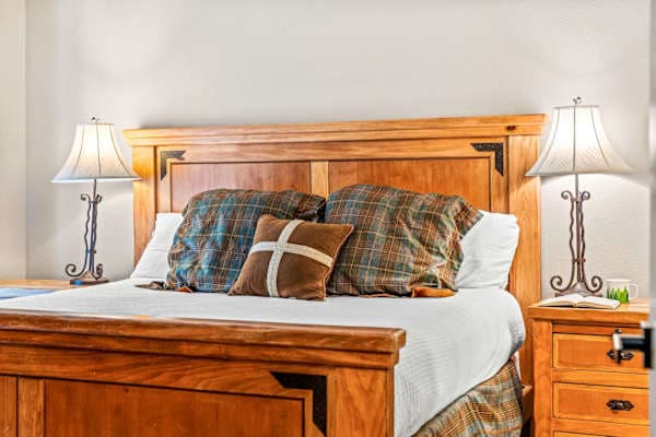 【Primary Bedroom — King】King bed and wood-beam ceilings for a dead-quiet post-ski sleep
