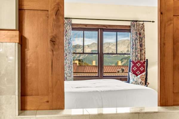 【Spa Bath】A large soaking tub with a view — the room’s quiet luxury