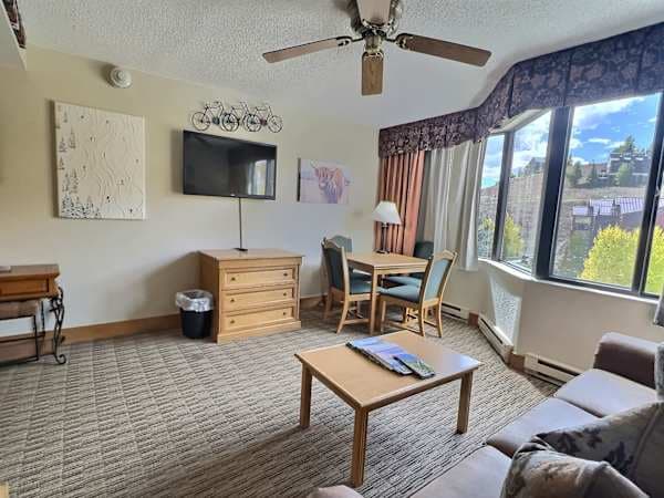 Living area | Listed with @BookTraverse