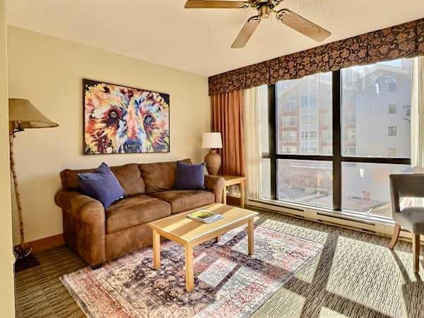 【Living Area】Updated furniture and art around the sofa bed