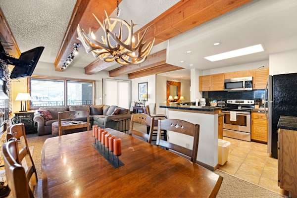 【Living Room】Wood-burning fireplace and sectional for 6 — après-ski HQ after a day on Silver Queen