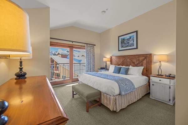 King Bedroom with ensuite bath