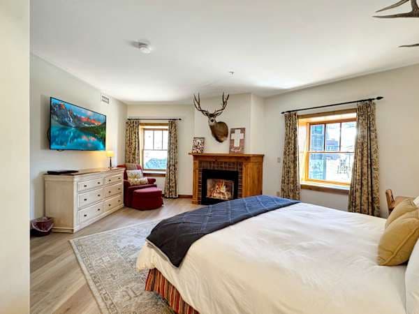 Lodge at Mountaineer Square 3 Bedroom, 3 Bath, Base Area Luxury in Colorado - photo 2