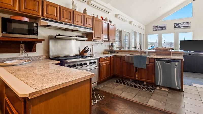 Mountain Hideaway — Hot Tub | Sauna | 1Gbps WiFi | 9BR Sleeps 18 + Pets