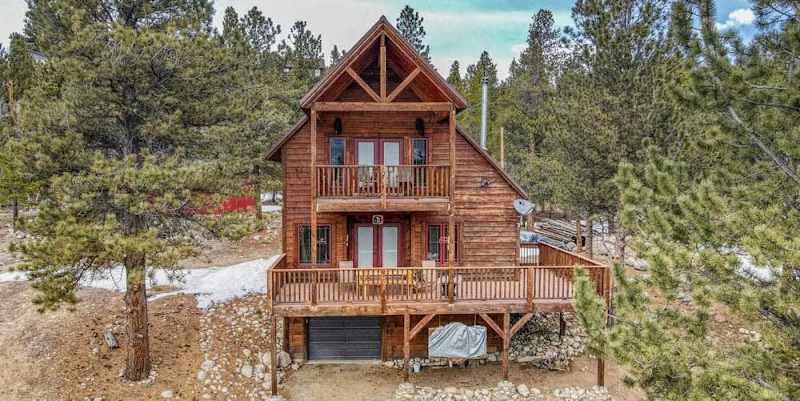 3BR Cabin Escape w/ Deck Twin Lakes Mountain View