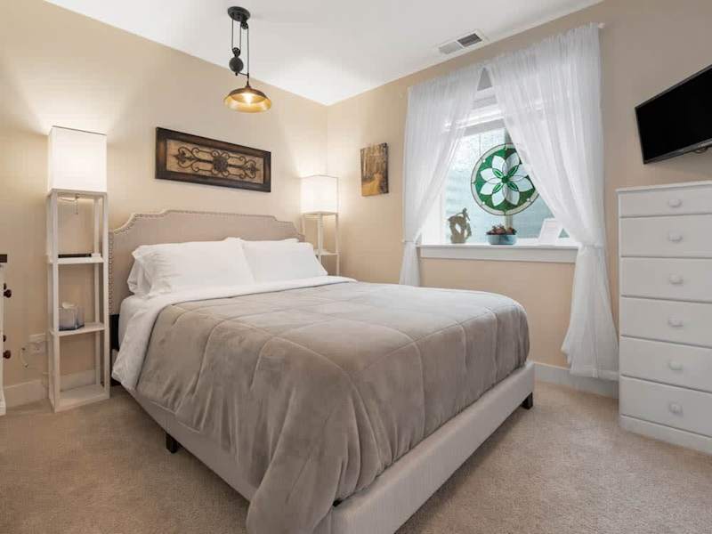 2BR Mountain Retreat - Near Mineral Trail, Balcony