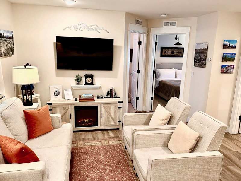 2BR Mountain Retreat - Near Mineral Trail, Balcony
