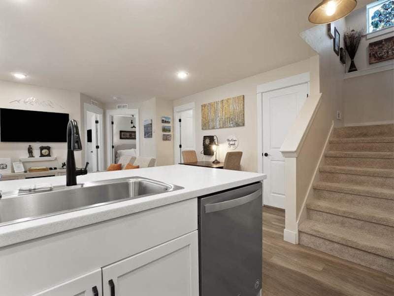 2BR Mountain Retreat - Near Mineral Trail, Balcony