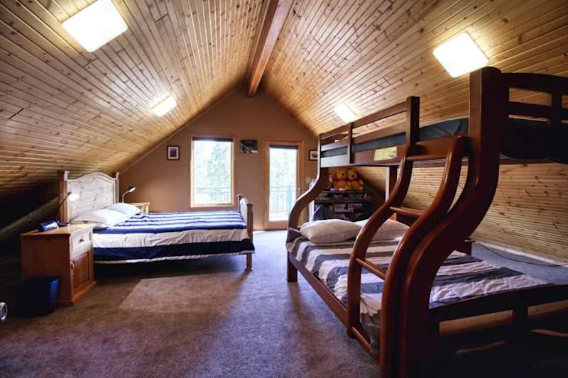 3BR Cabin Escape - Fenced Yard, Jacuzzi, Pets OK