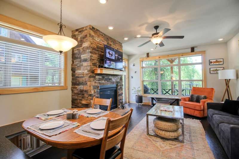 Edgewater 106 Riverfront Cabin