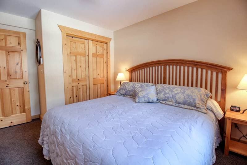 2BR w/ Loft - Fireplace, BBQ, Horseshoe Pit