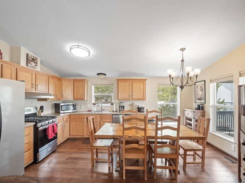3BR Mountain View - Covered Patio - Pet Friendly
