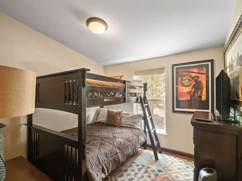 3BR Mountain View - Covered Patio - Pet Friendly