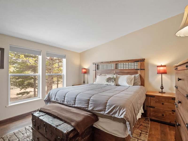 3BR Mountain View - Covered Patio - Pet Friendly