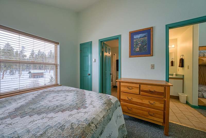 The Giddy Betsy — 3BR Cabin + Loft near Mt. Elbert