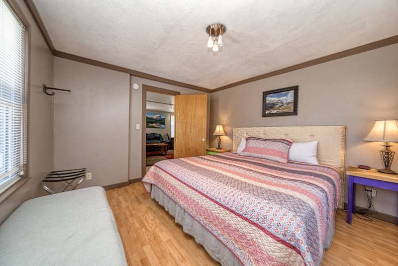 4BR - Pet Friendly, Near Cooper Mountain - 9 Guest