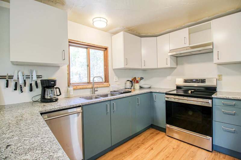 3BR Cozy Cabin - Tranquil Forest - Pet Friendly