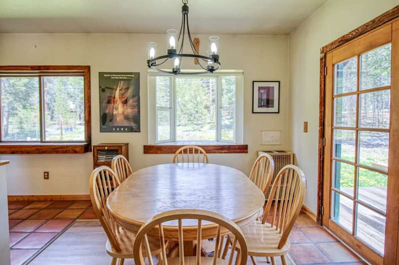 3BR Cozy Cabin - Tranquil Forest - Pet Friendly