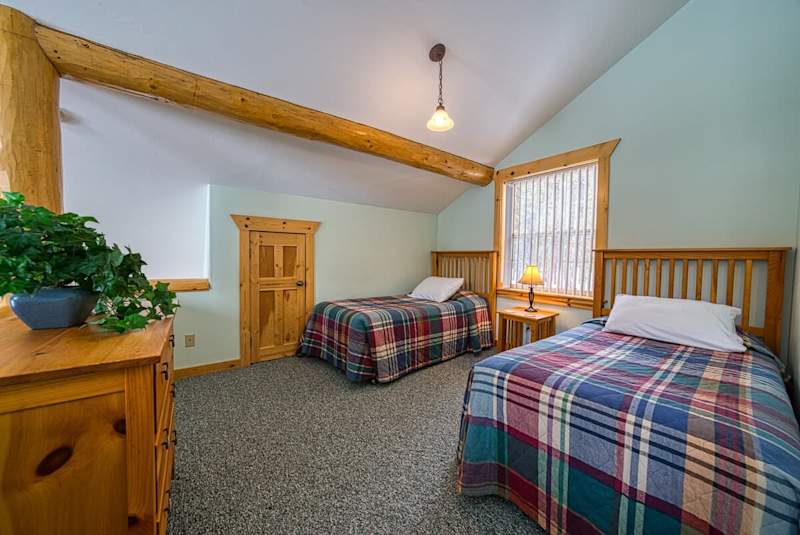 1BR w/ Loft Cabin: Fireplace & Mountain View