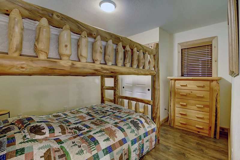 Mountainside 95 - Ski-In/Ski-Out, Private Hot Tub