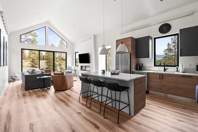 2BR Mountain View Retreat - Near Twin Lakes