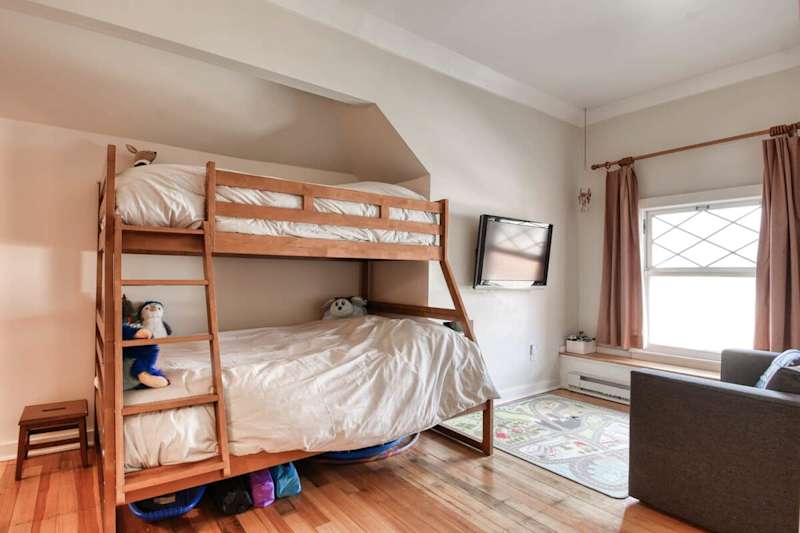 Modern 2BR Loft: Walk to Downtown - 30 plus day
