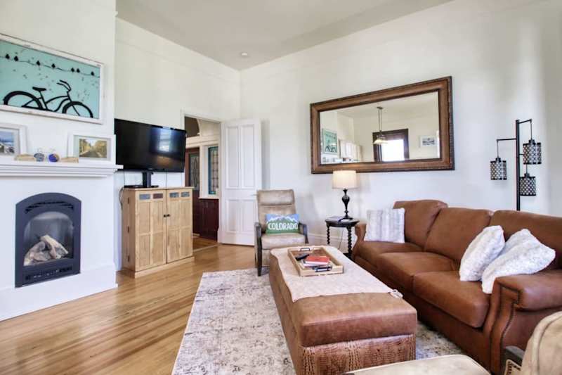 Stylish 3BR Loft: Near Town, Mineral Bel Trail
