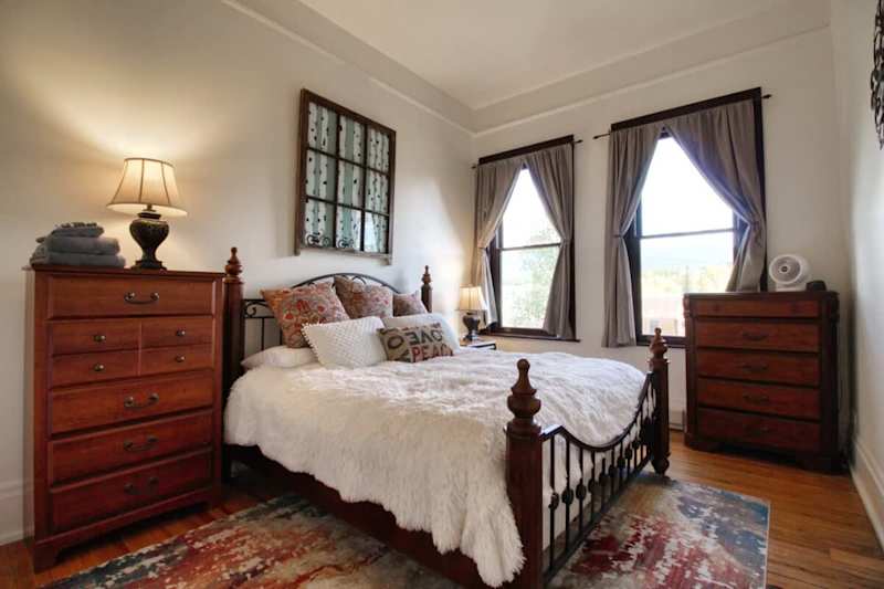 Stylish 3BR Loft: Near Town, Mineral Bel Trail