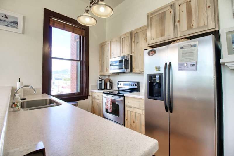 Stylish 3BR Loft: Near Town, Mineral Bel Trail