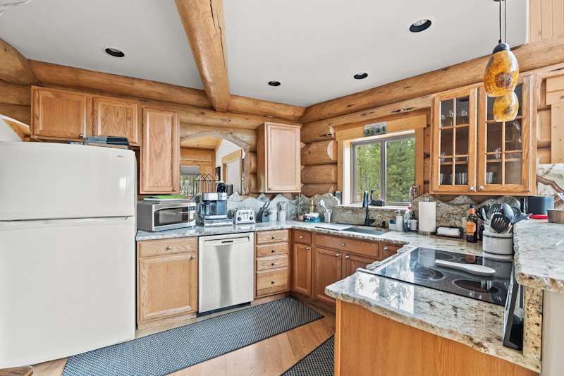4BD Log Home in Twin Lakes, Amazing Views, Pets OK
