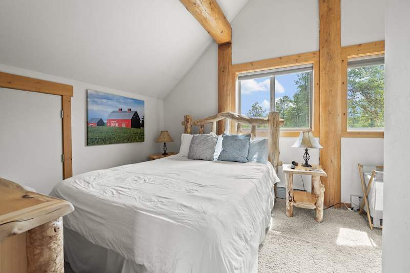 4BD Log Home in Twin Lakes, Amazing Views, Pets OK