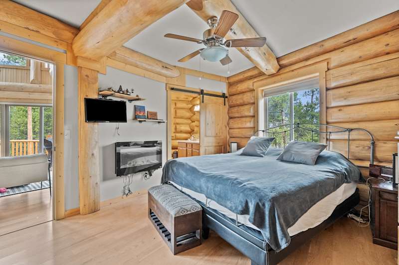 4BD Log Home in Twin Lakes, Amazing Views, Pets OK