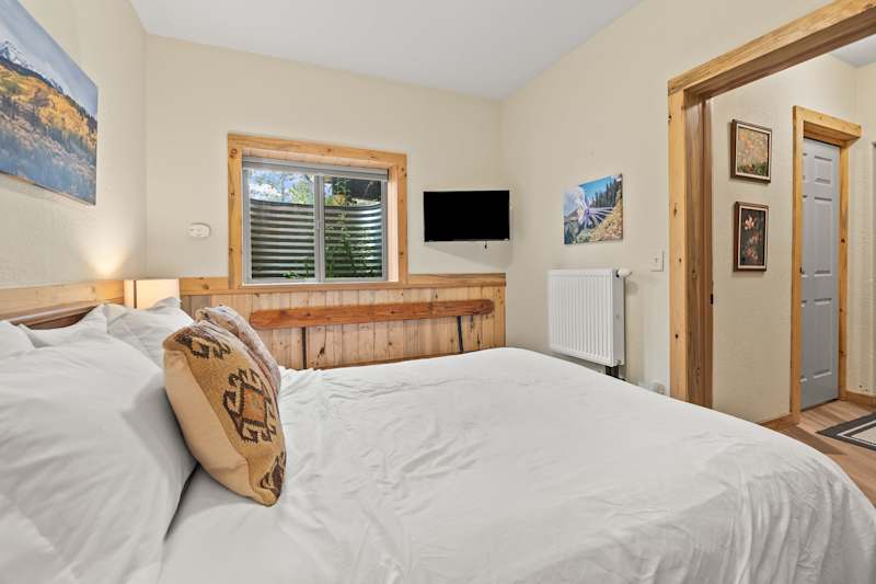 4BD Log Home in Twin Lakes, Amazing Views, Pets OK