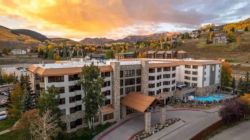 Stellar Location, Pool, Steam Room, Gym