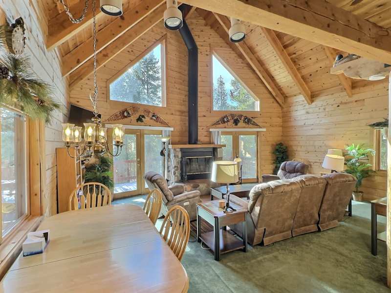 Mountain Log Cabin on 6 Acres — Leadville