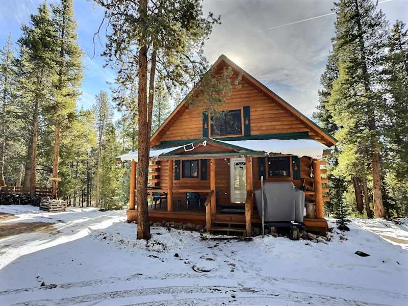 Mountain Log Cabin on 6 Acres — Leadville