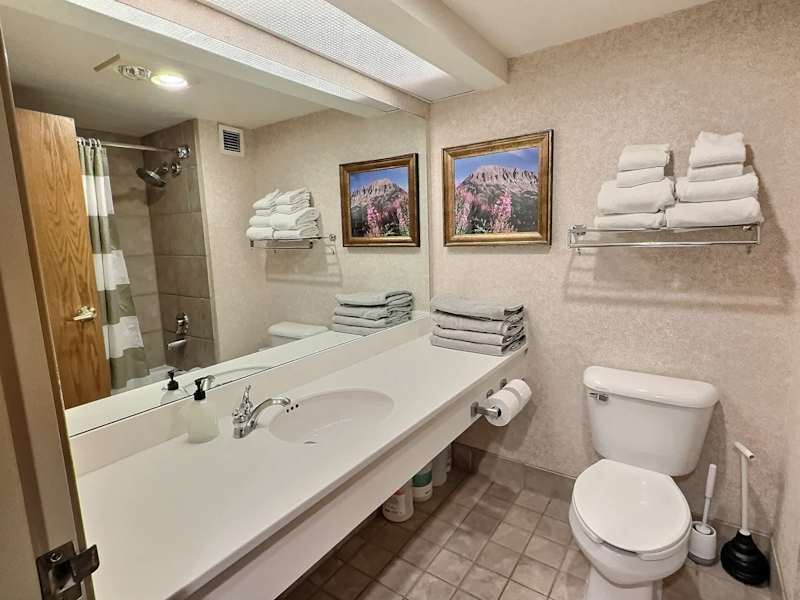Accessible & Pet-Friendly | Walk to Lifts | Pool