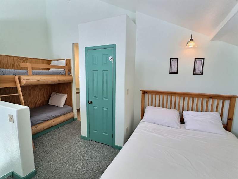 3BR Log Cabin in the Pines | Sleeps 6 | Fireplace