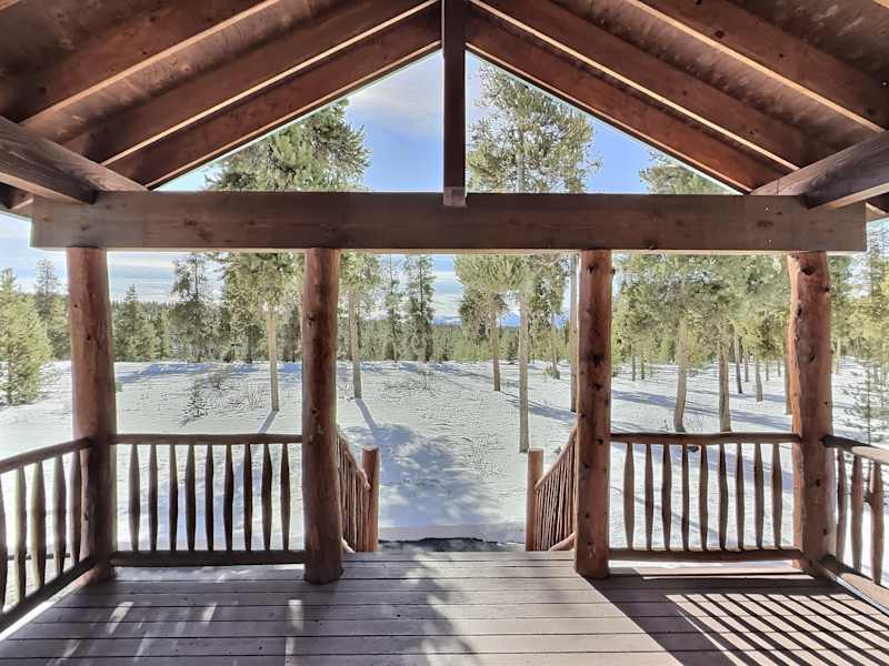 3BR Log Cabin in the Pines | Sleeps 6 | Fireplace