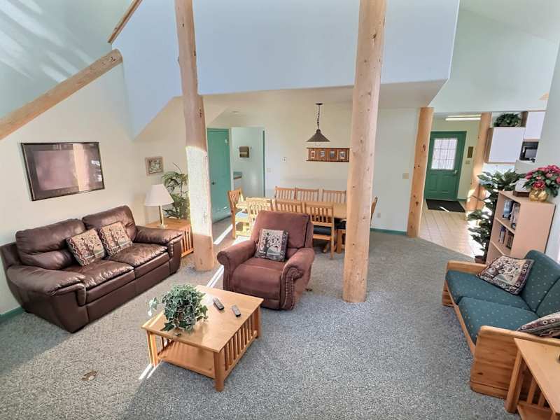 3BR Log Cabin in the Pines | Sleeps 6 | Fireplace